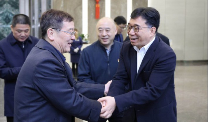 中央统战部副部长，全国工商联党组书记、常务副主席徐乐江